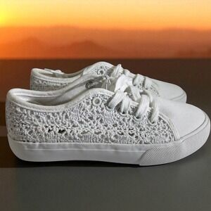 Gigil White Canvas Crochet Lace Up Girls Casual Fashion Sneakers Shoes Size 1